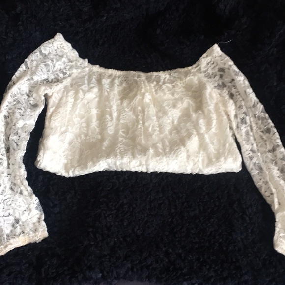 Off shoulder laced top - Picture 2 of 3